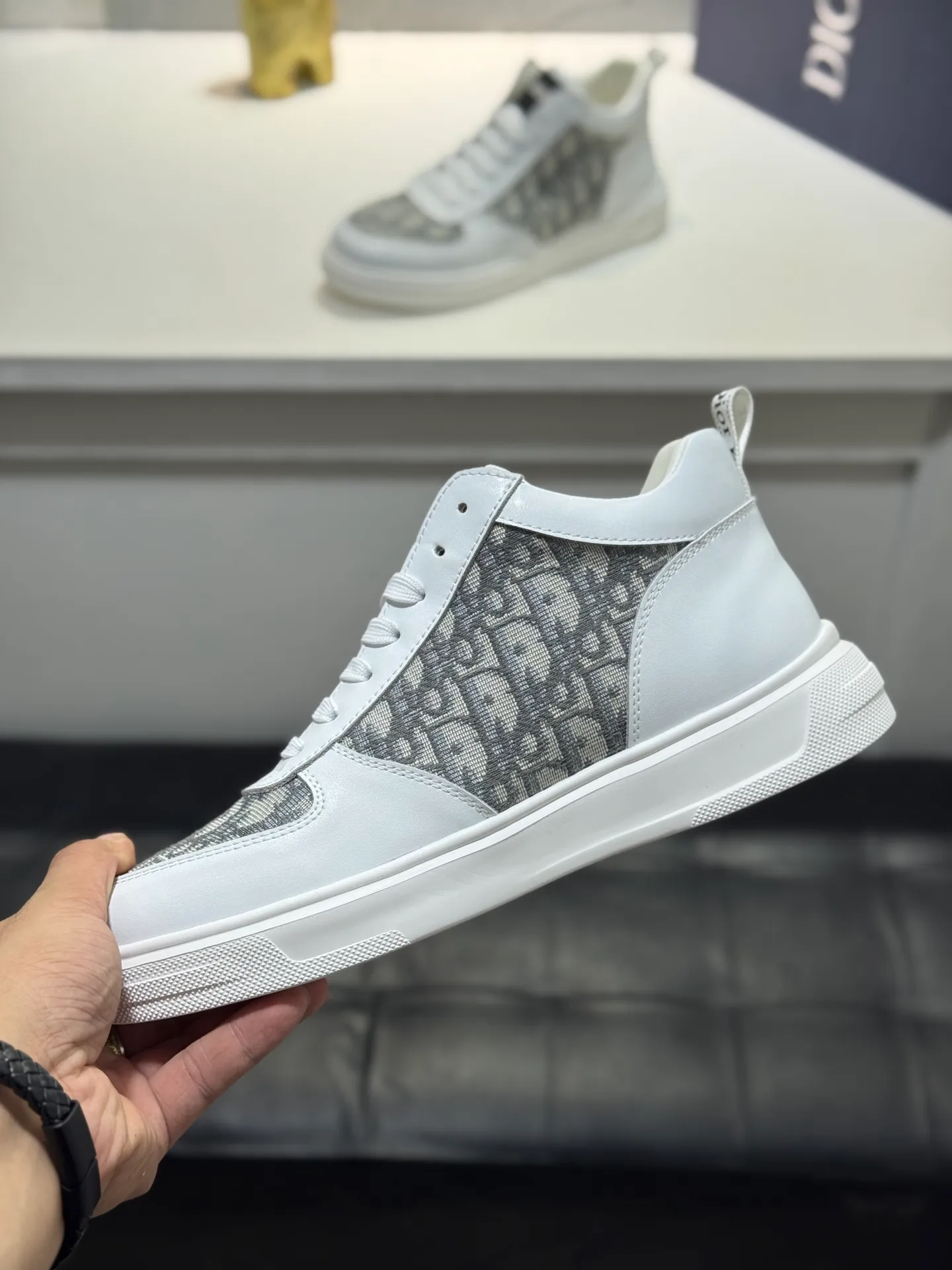 Men's men's shoes 💰420 [New model] 🌂🌂Dior (Dior) 🆕 mid-top B02 casual shoes, carefully made of first-layer cowhide with canvas, comfortable and breathable ~ rubber sole, enhances style. Fashionable and versatile, it can complement any look. Featuring an exquisite design that is uniquely dynamic and modern, this shoe is part of Dior's legacy and embodies modern elegance. Size: 38-44 (45 customized